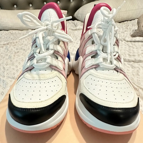 Louis Vuitton Archlight Sneakers!!! Size 9.5 😍😍😍 - Picture 4 of 7